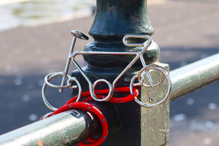 Constantin Metal Bike - Remove the Padlock Wire Puzzle Game