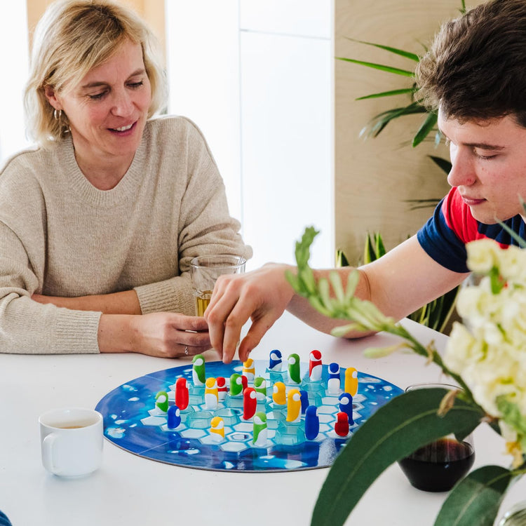 SmartGames Huddle Up - 2-4 Player Penguin Strategy Game