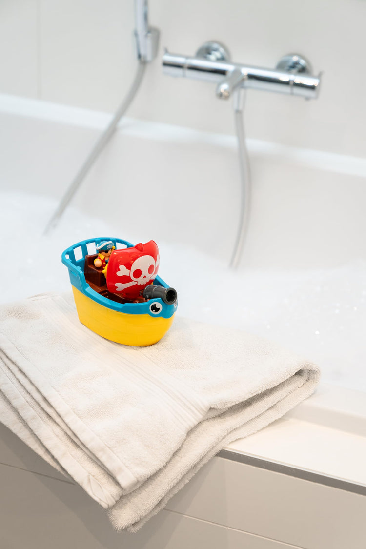 WOW Toys Pip the Pirate Ship - Squirting Cannon Bath Toy