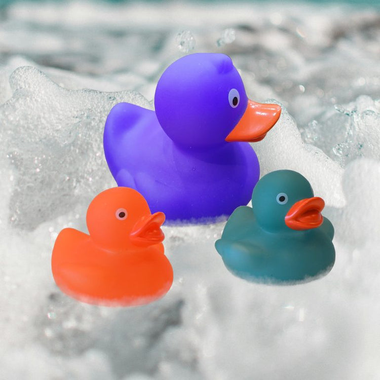 Colour Changing Ducks - Magical Water Reveal by Buddy & Barney
