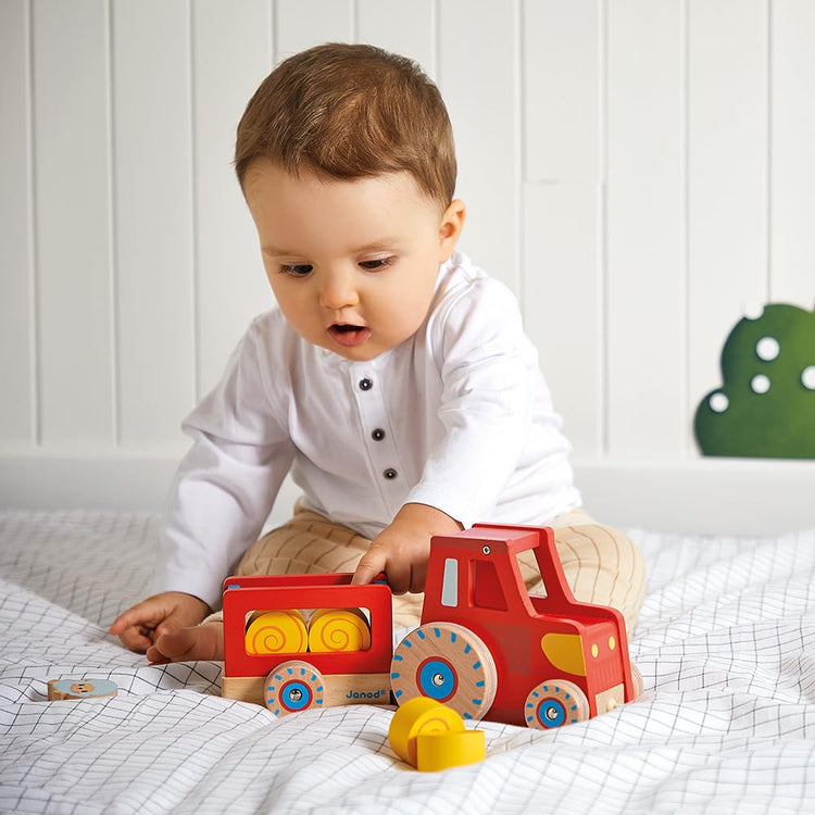 Janod Pull-Along Tractor - Trailer, Animals and 4 Hay Bales