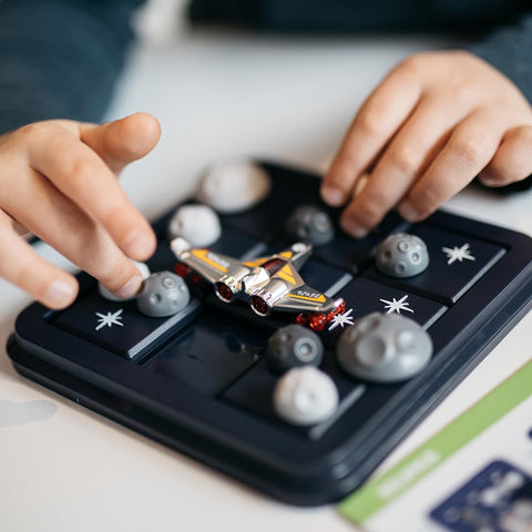 Asteroid Escape Sliding Space Puzzle Game with 60 Challenges