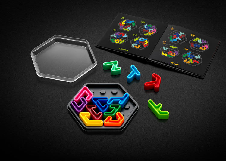 SmartGames IQ Deluxe Hexagon - 120 Puzzles in a Travel Case
