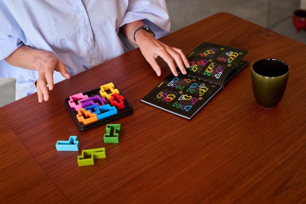 SmartGames IQ Deluxe Square - 120 Puzzles in a Travel Case