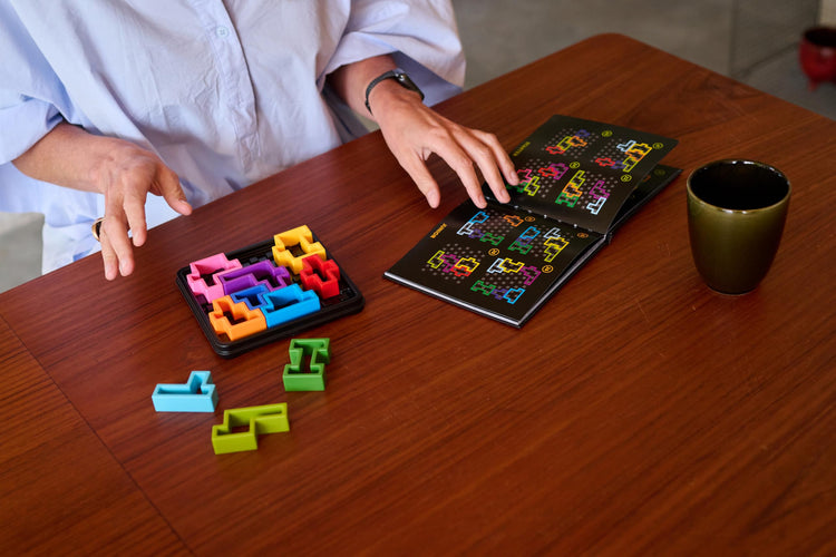 SmartGames IQ Deluxe Square - 120 Puzzles in a Travel Case