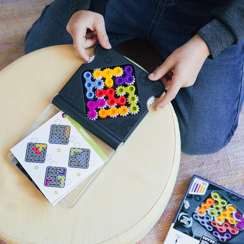 SmartGames IQ Gears - 120 Travel Challenges with Moving Gears