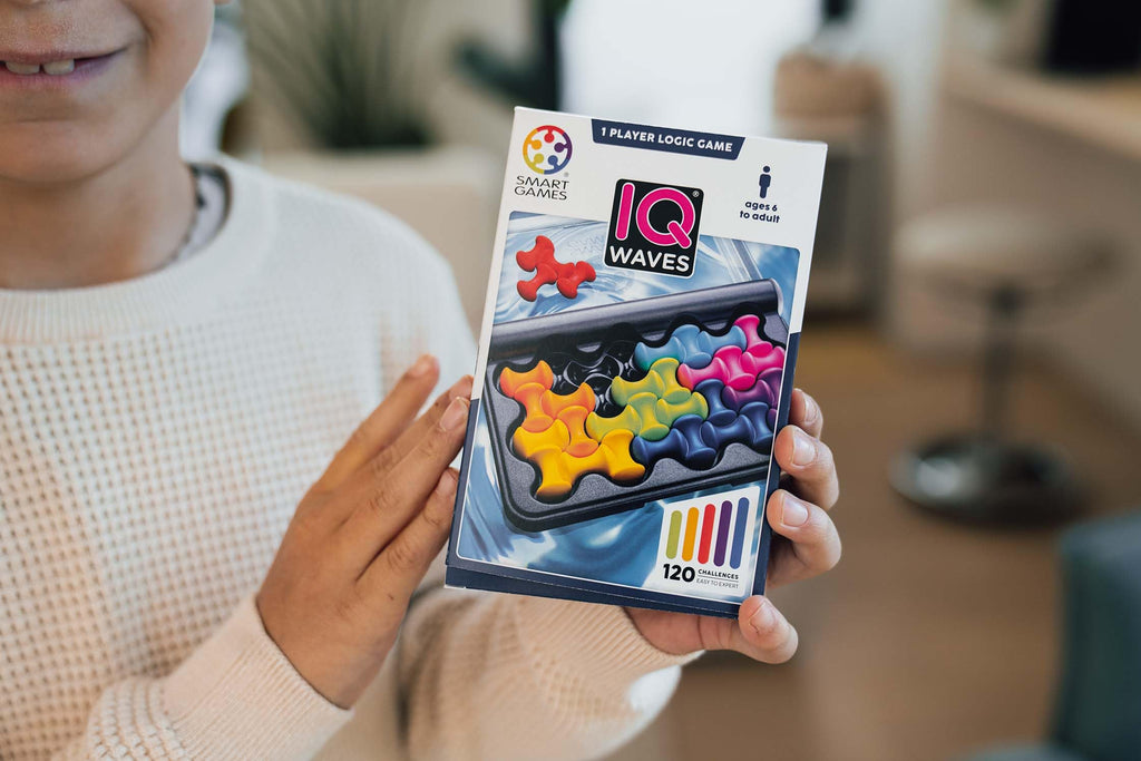 SmartGames IQ Waves - Soft-Touch Pieces, 120 Challenges