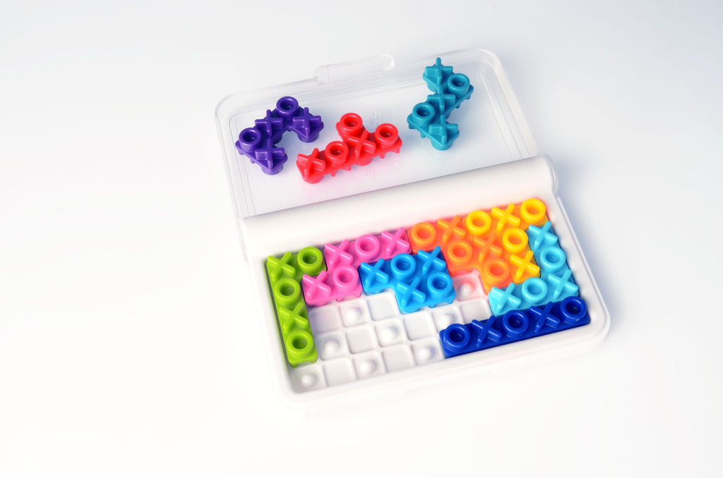 SmartGames IQ XOXO - 120 Hugs-and-Kisses Logic Challenges