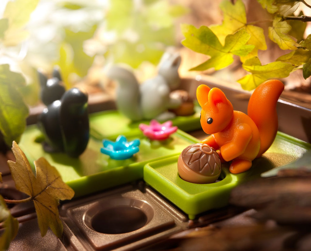 SmartGames Squirrels Go Nuts - Stash Acorns in 60 Puzzles