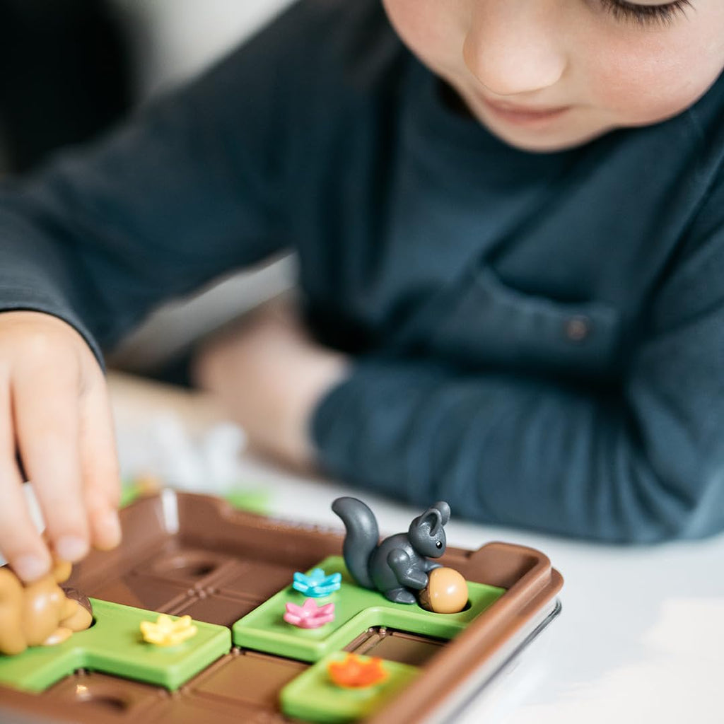 SmartGames Squirrels Go Nuts - Stash Acorns in 60 Puzzles