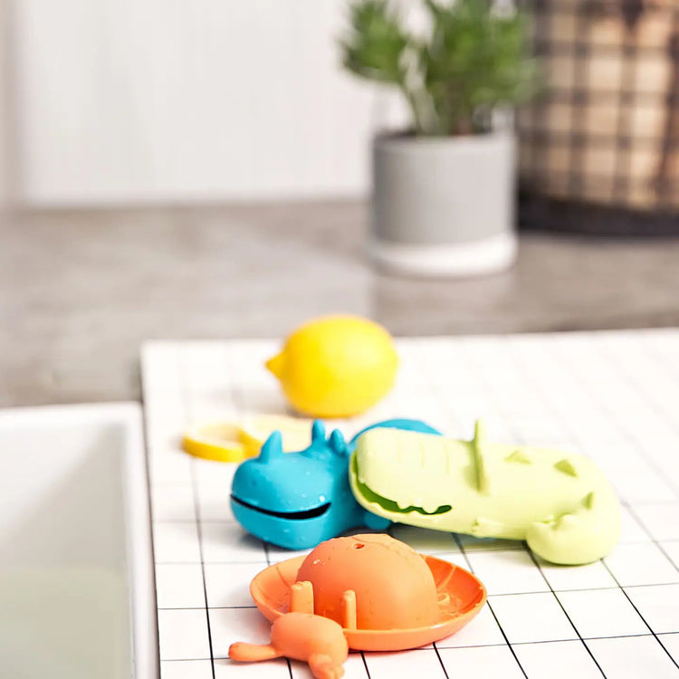 LILLIPUTIENS Marius Floating Rhino - Bubble Spray Bath Toy