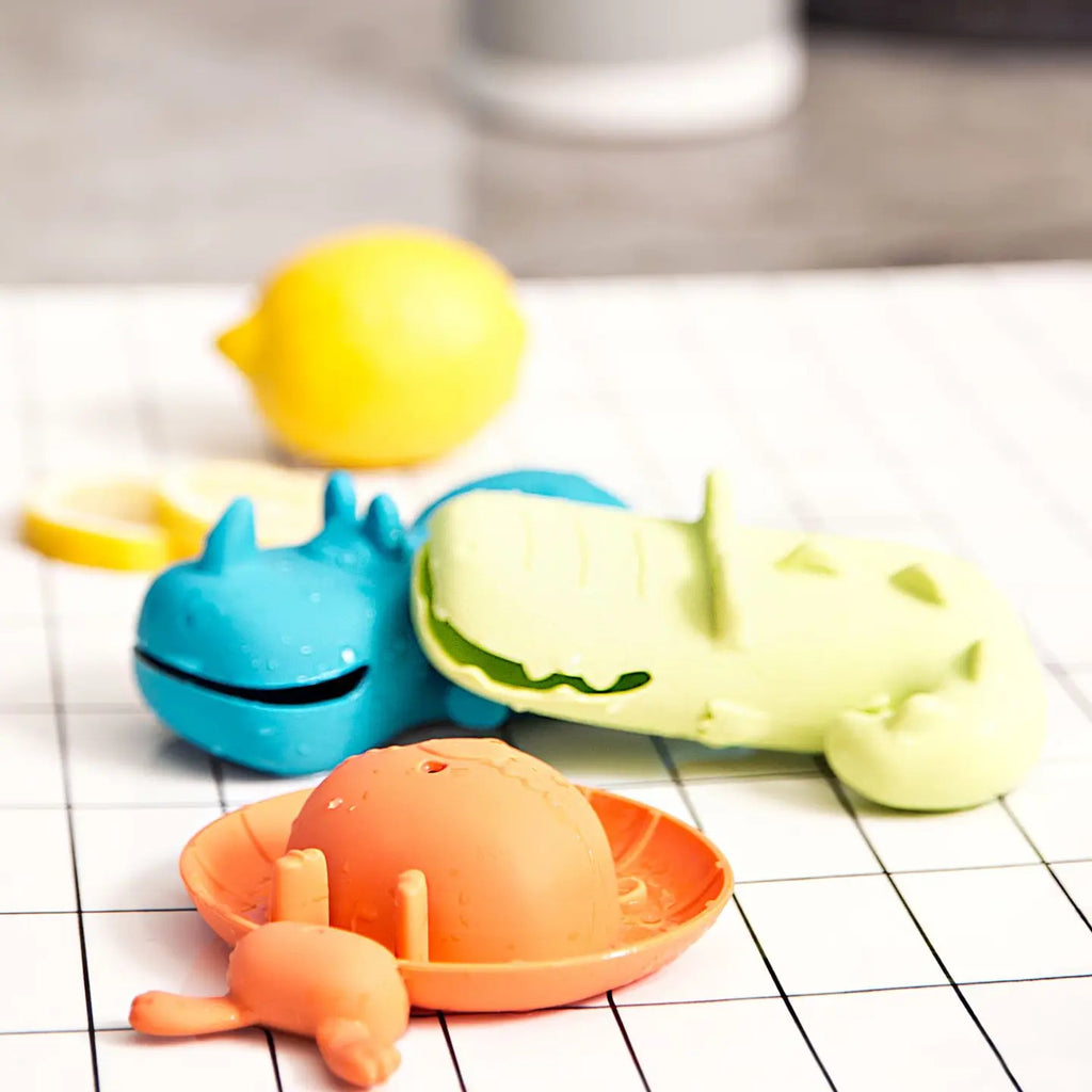 LILLIPUTIENS Marius Floating Rhino - Bubble Spray Bath Toy
